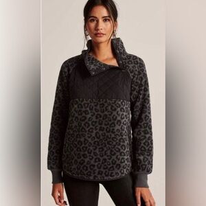 Abercrombie & Fitch Black Cheetah Snap Up Fleece Pullover Size M